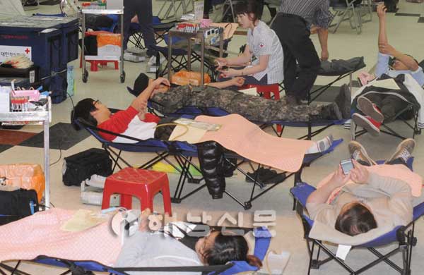 해남군민들이 지난 1일 동절기 헌혈행사장을 찾아 사랑을 전했다.