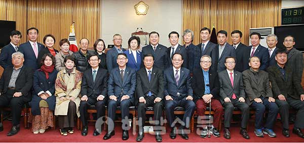 ▲ 해남군의회가 지난 15일 의정자문위원회 위촉식을 가졌다.