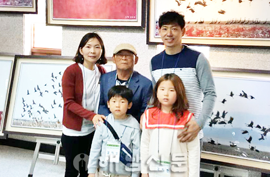 ▲ 이인정(41)·김승일(42) 씨 가족의 모습. 건강가정지원센터 프로그램에 참여해 3대가 순천으로 가을나들이를 가졌다.