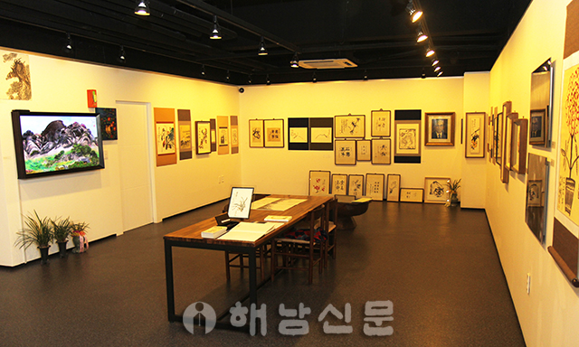 ▲ 행촌미술관에서 처음 열렸던 '인생, 풍류가인전'에는 고 행촌 김제현 박사의 소장품들이 전시됐었다.