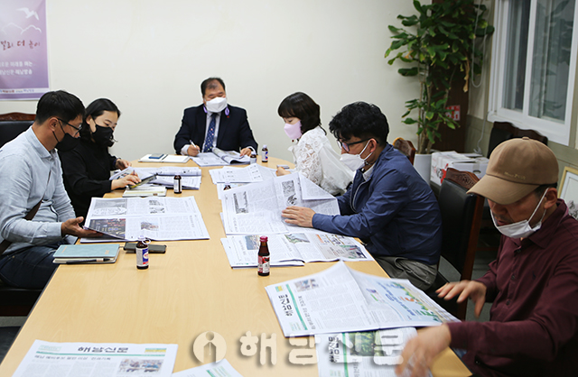▲ 해남신문 독자위원회 회의가 지난 25일 본사 회의실에서 열렸다.