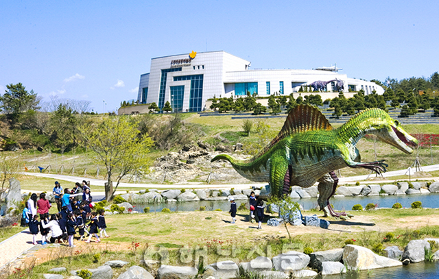 ▲ 5월 5일 어린이날에 어린이 한마당 큰잔치 행사가 열리는 공룡화석지 전경.