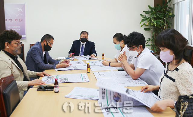 ▲ 해남신문 독자위원회 회의가 지난 23일 본사 회의실에서 열렸다.