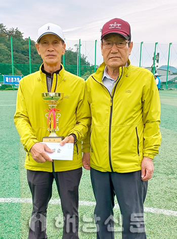 ▲ 박정원(왼쪽) 선수와 고용석 회장.