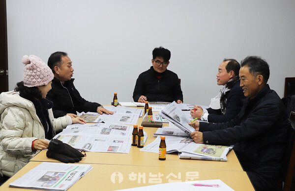 ▲해남신문 제16기 독자위원회 회의가 지난 18일 본사 회의실에서 열렸다.