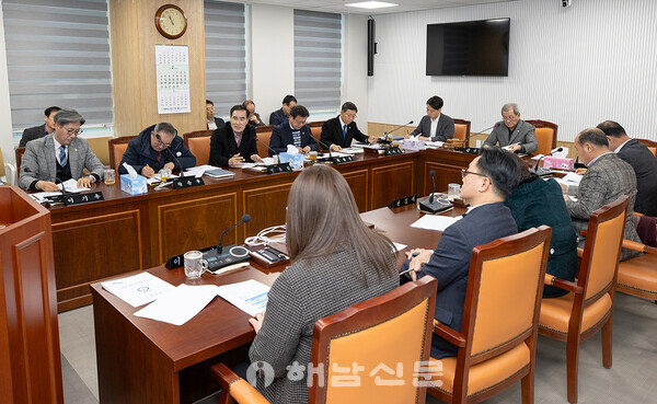 ▲해남군의회 의원간담회가 지난 5일 의회 운영위원회실에서 열렸다.