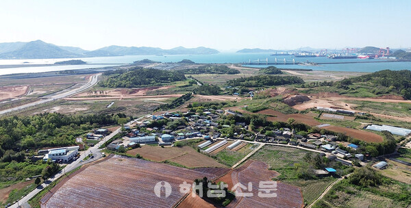 ▲드론으로 바라본 산이면 구성마을 전경.