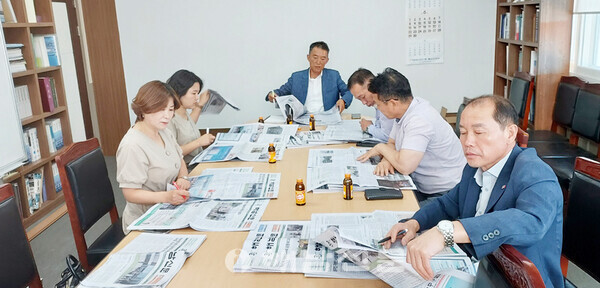 ▲해남신문 제18기 독자위원회 6월 회의가 지난 23일 본사 회의실에서 열렸다.