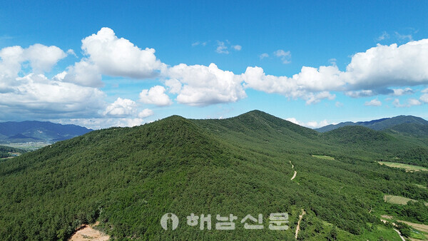 ▲고암마을 앞 역마산 풍경. 과거 제주도에서 사온 말을 가지고 올라갈때 이곳을 거쳐갔다고 한다.