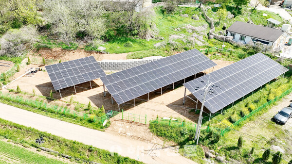 ▲주민들이 협동조합을 만들어 마을 유휴부지에 500㎾ 규모의 태양광발전시설을 조성했다. 