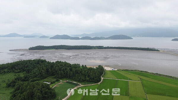 ▲북일면에서 가장 큰 섬인 ‘장죽도’가 원동마을 앞에 있다.