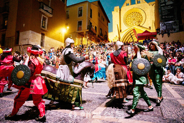 ▲중세시대 전쟁 전 의례를 재현한 공연.