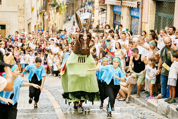 ▲아이들이 만들어 가는 산타 테클라 페티타(작은 산타 테클라) 퍼레이드.
