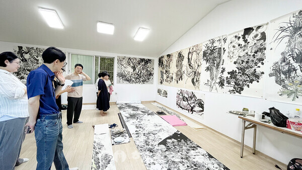 ▲2025년 레지던시 참여 작가인 우용민 작가의 작업실.